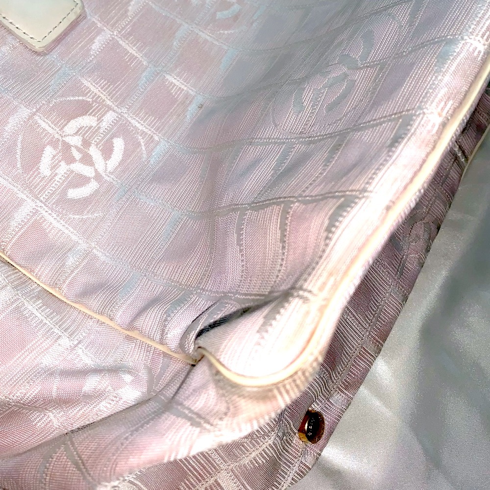 🎀SOLD🎀 Chanel Travel Tote Bag - Picture 4 of 14